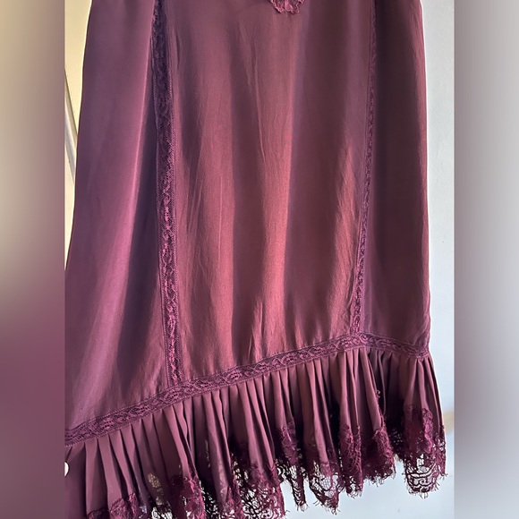 Gold Hawk Pleated Lace Silk Dress - Picture 4 of 6